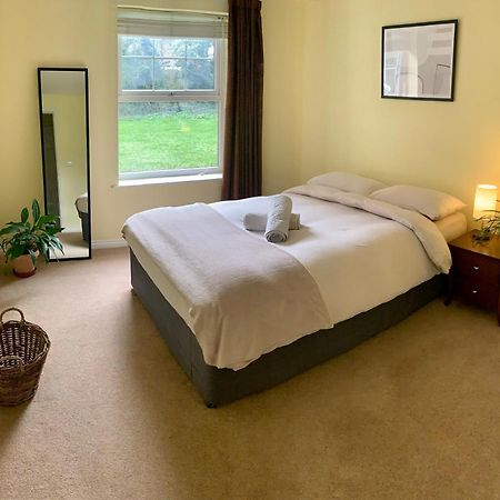 Peaceful Garden View Apt. Close To Central 런던 외부 사진