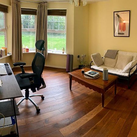 Peaceful Garden View Apt. Close To Central 런던 외부 사진