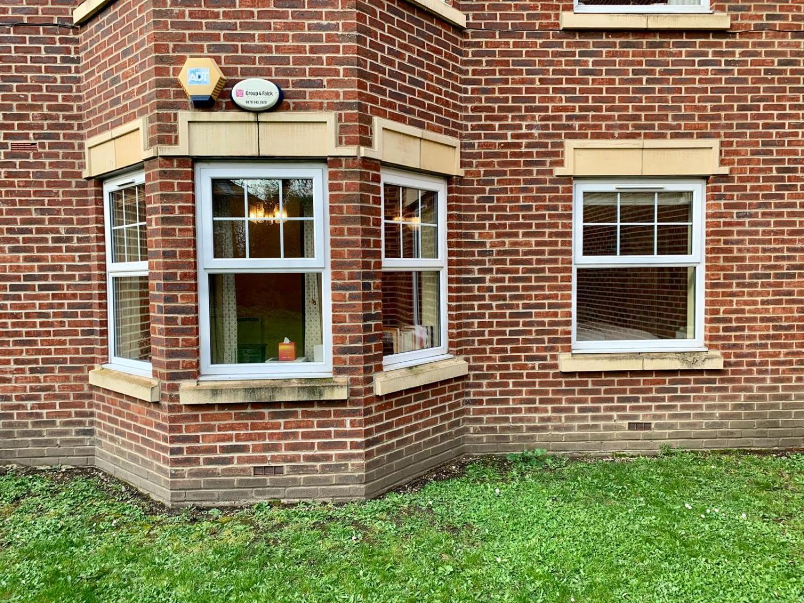 Peaceful Garden View Apt. Close To Central 런던 외부 사진